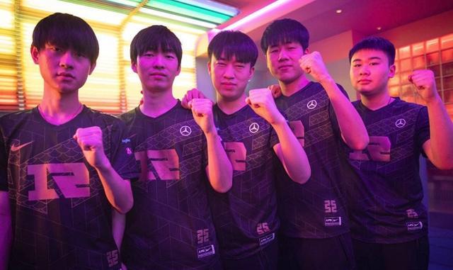 边路突破以 边路突破以