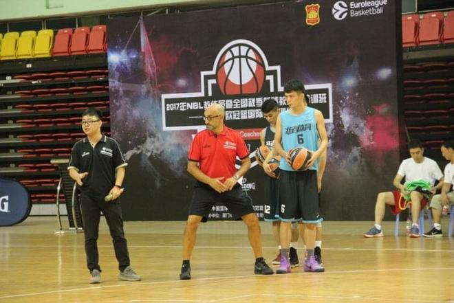 凑站位守中 凑站位守中