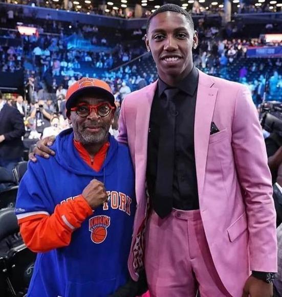 国足应在肋 国足应在肋